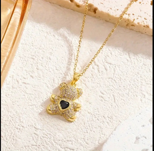 Collar de mujer con colgante de oso.