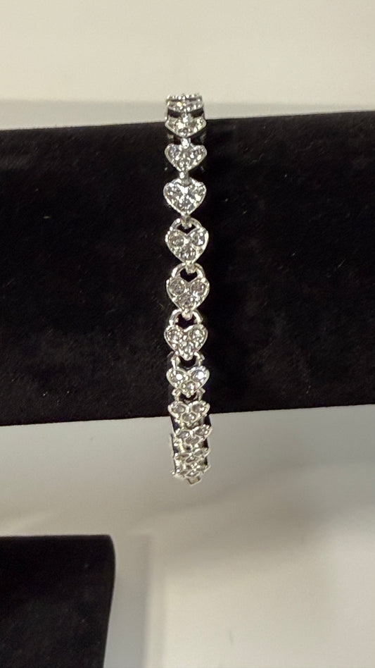Pulsera 925 con cristal zirconia en forma de corazón.