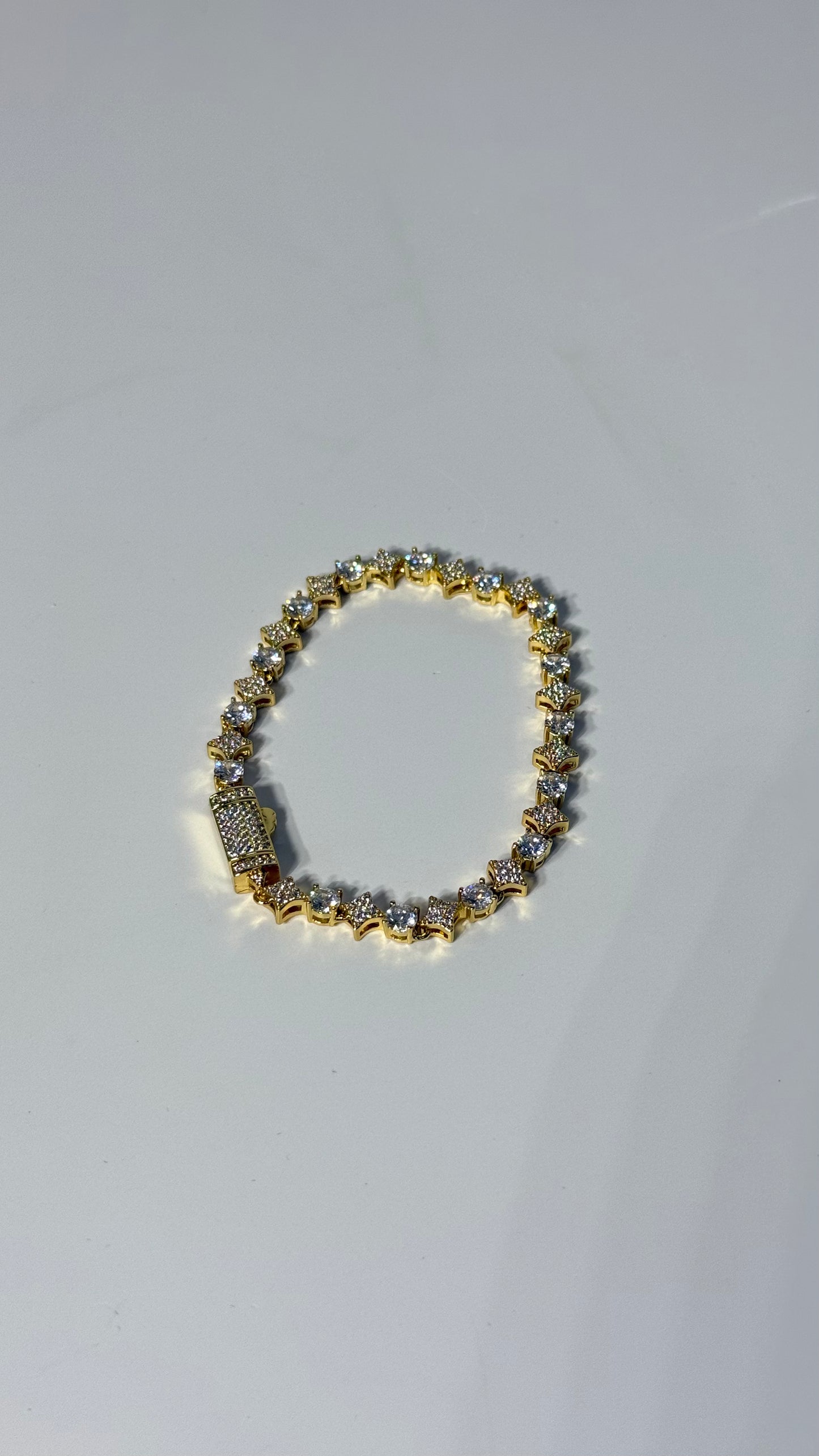 Pulsera tenis estrella en diamante.