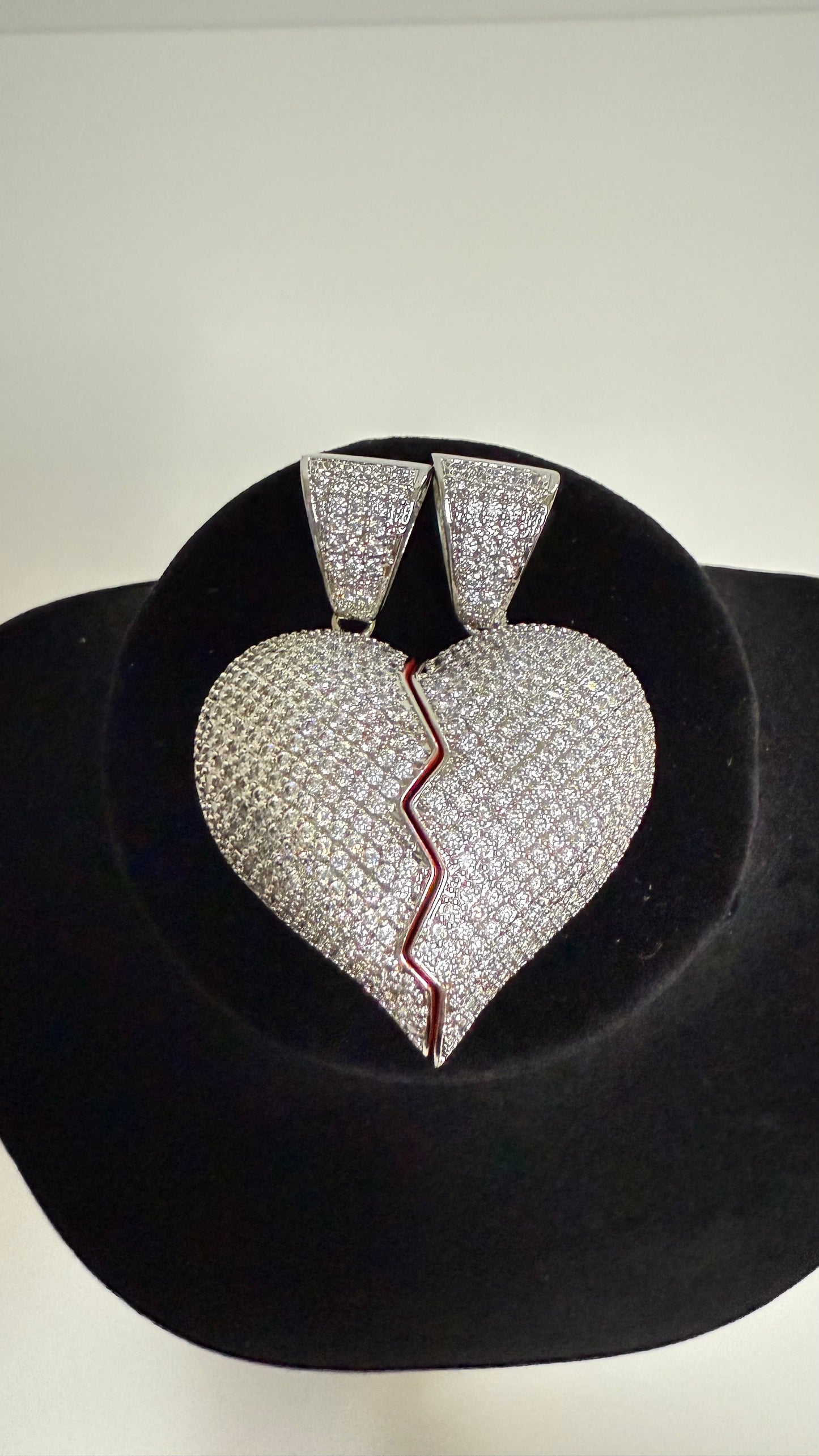 Broken heart pendant/Silver