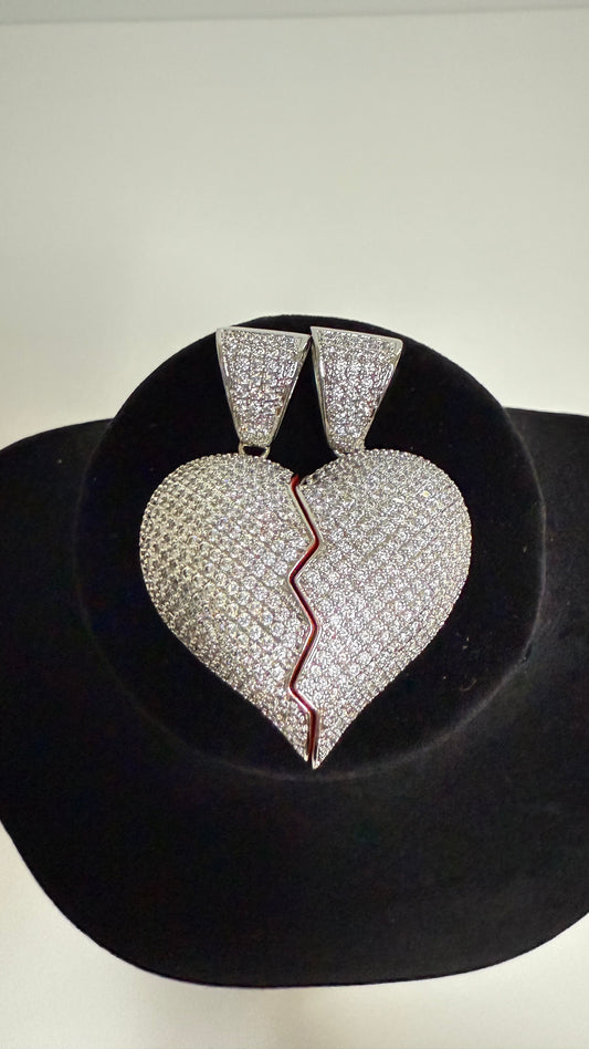 Broken heart pendant/Silver
